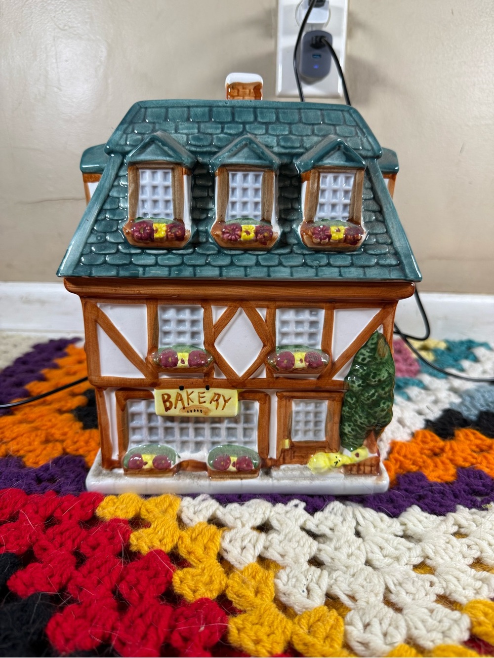 Vintage 1999 Sherwood Brands Ceramic Tudor Bakery House Cookie Jar